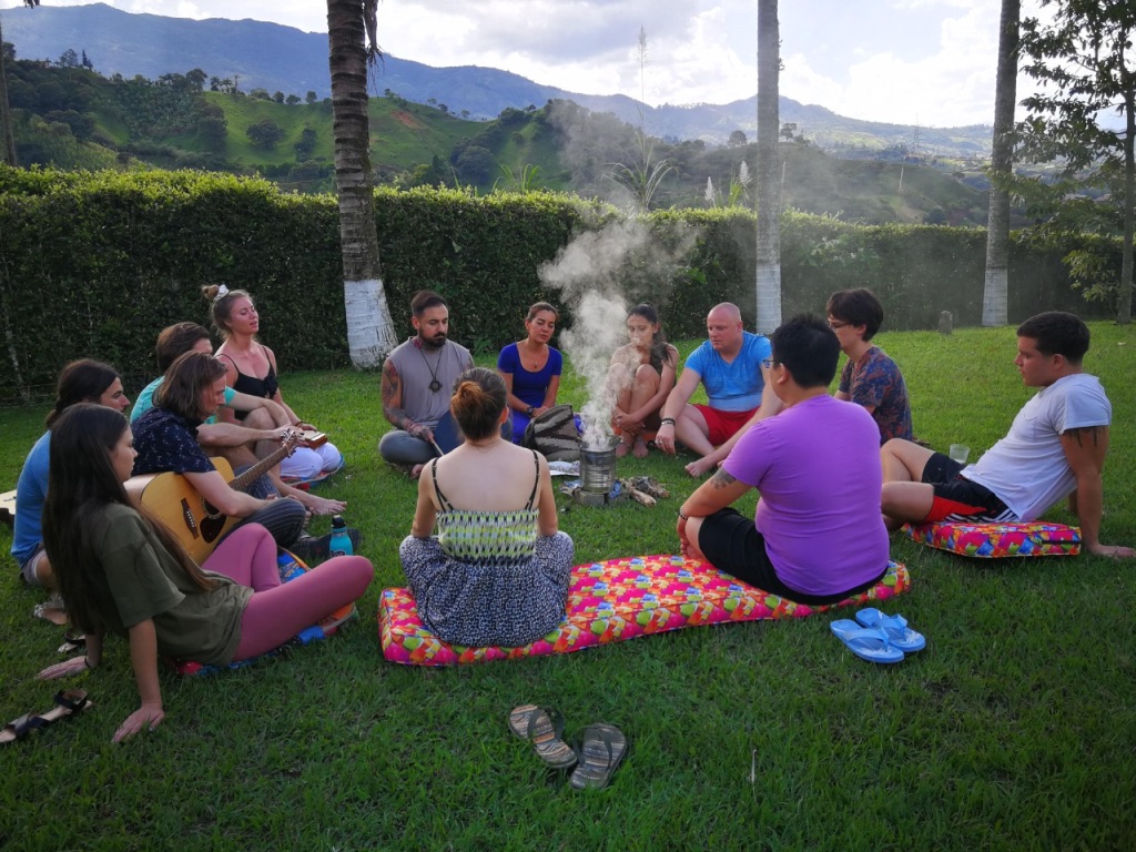 Опыт аяуаски: исследование преимуществ поездки в Перу для личностного роста